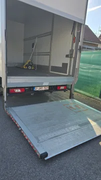 Transportør Lastebil ford transit truck with tail lift i Dilbeek Belgia